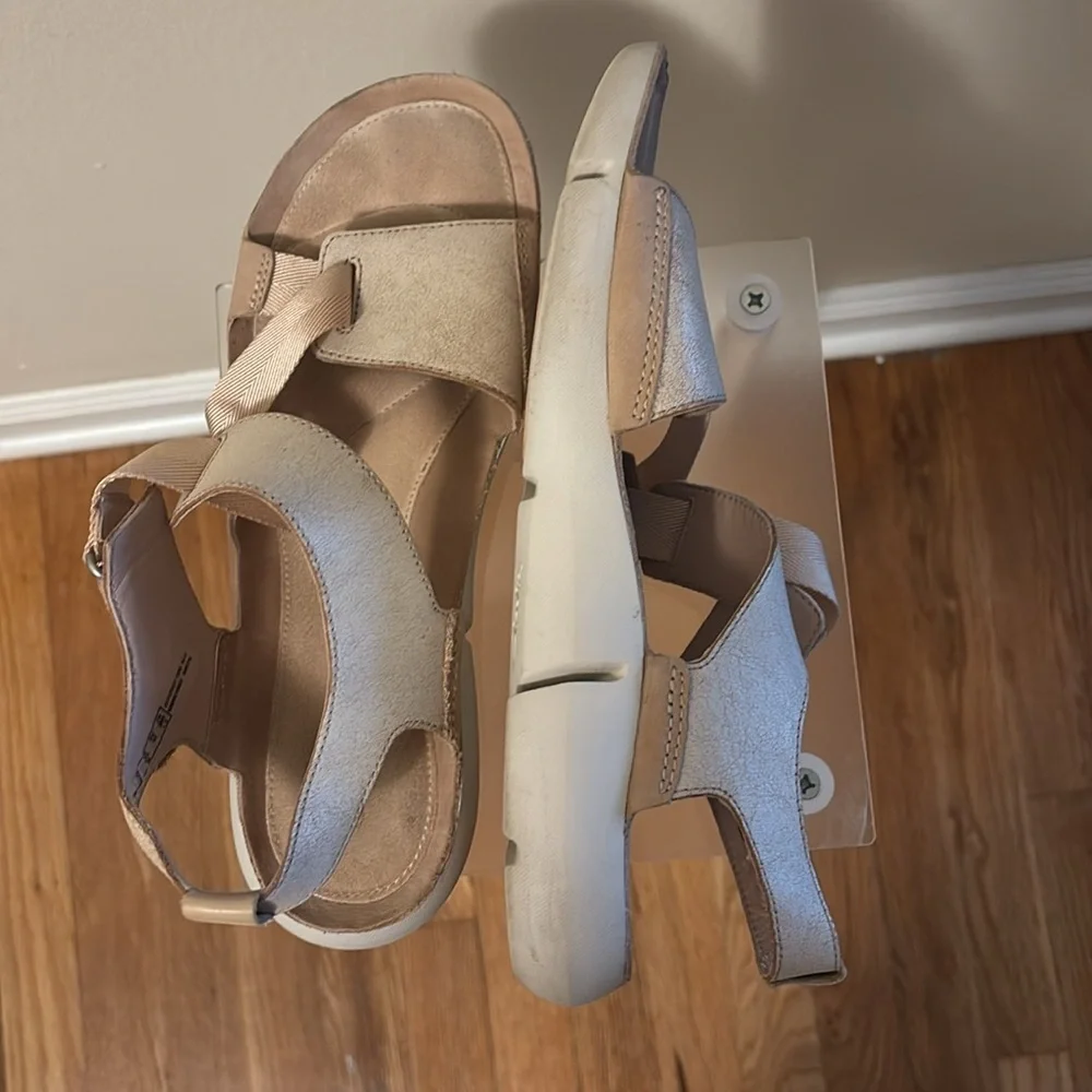 Clarks elegant beige